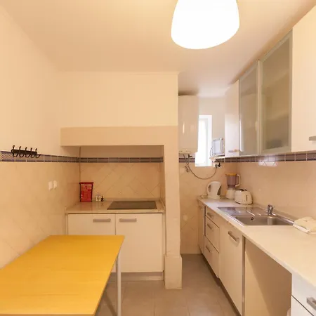 Flh - Flat In Bairro Alto شقة *